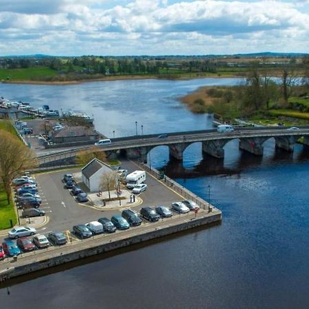 24 Beds In Carrick On Shannon Bagian luar foto